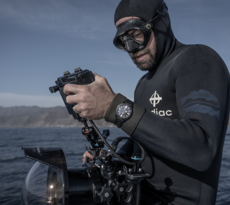 Andy Mann in scuba gear with a camera
